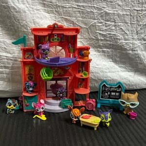 LPS Schoolhouse - Lot of 8 Pets + Accessories